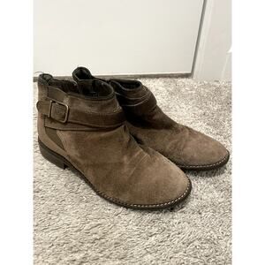 Clarks Brown Tan Ankle Boots - Stylish & Comfortable Pre-Owned